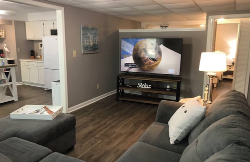 Durhamville House | Cozy one-bedroom rental steps from the lake with full amenities