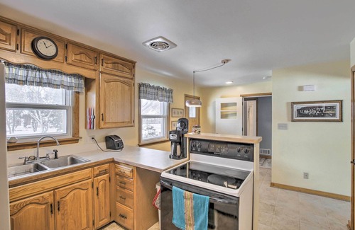 Oshkosh House | Cozy Oshkosh Home, 4 Blocks to Lake Winnebago