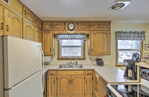 Oshkosh House | Cozy Oshkosh Home, 4 Blocks to Lake Winnebago