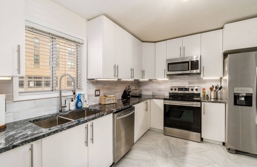 Victorian Village Condo | Cozy OSU/Short North 2B Condo, Walkable w/Parking