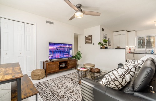 Victorian Village Condo | Cozy OSU/Short North 2B Condo, Walkable w/Parking