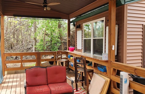 Saint Francis Apartment | Cozy Outlaw studio room with heated pool AC in charming New Hope