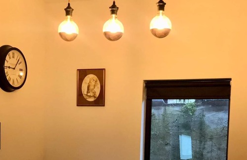 Lanark House | Cozy Owl Residence near Lanark sleeps 4