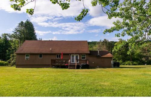 Livingston Manor House | Cozy Palace