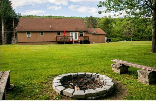 Livingston Manor House | Cozy Palace