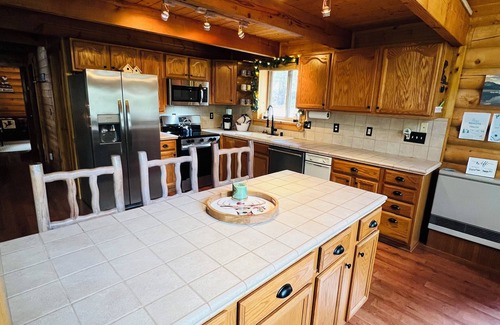 Mammoth Creek Cabin | Cozy Panguitch Lake Cabin Hot Tub Nestled in the Pines