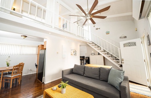 Crown Point House | Cozy PB Beach House Loft with Parking