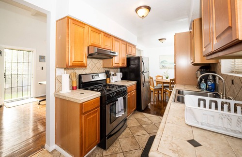 Crown Point House | Cozy PB Beach House Loft with Parking