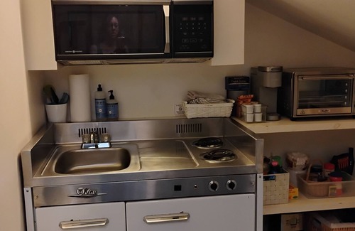 Tarrytown Apartment | Cozy, Peaceful Central Austin/University of Texas/Lake Austin Retreat