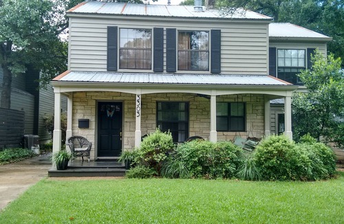 Tarrytown Apartment | Cozy, Peaceful Central Austin/University of Texas/Lake Austin Retreat