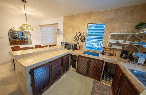 Santurce Hotel | Cozy & Peaceful Retreat near beach and airport