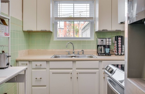 Historic Downtown Bedford Apartment | Cozy Pennsylvania Retreat Near Hiking & Golfing!