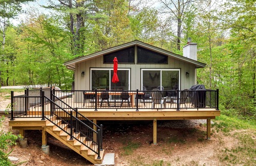 Gilford Cottage | Cozy, Pet-Friendly Escape Near Lake & Mountains