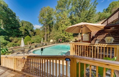 Hickory House | Cozy, Pet-Friendly Retreat in Hickory w/Fire Pit!