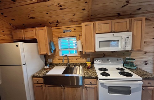 Steinhatchee Cabin | Cozy pet friendly 2-bedroom cabin in Steinhatchee, FL