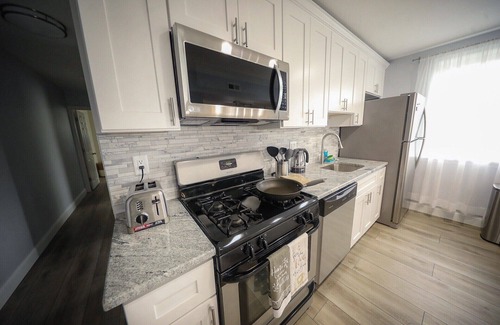 Northeast Philadelphia Apartment | Cozy Phila Apartment ★ King+Full Bed ★ Free WiFi & Parking