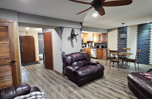 Pocono Pines House | Cozy Pinecrest Lakefront Retreat w/Deck & Kayaks