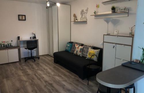 Pitesti Apartment | Cozy Place 5a-Self Check in & out-HBO MAX
