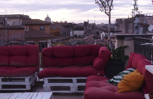 Navona Apartment | Cozy place for two. 3 minute walk from Campo dè Fiori.