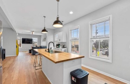 Lower East Side Apartment | Cozy place on Brady St. Short distance to Fiserv Forum, Summer Fest, Lake Front.