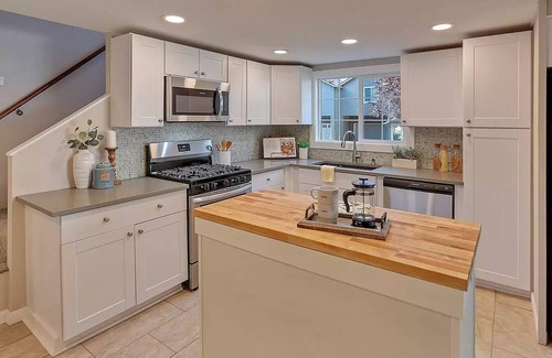 Garden Home-Whitford Cottage | Cozy Portland Cottage