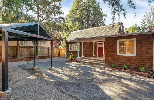 Garden Home-Whitford Cottage | Cozy Portland Cottage