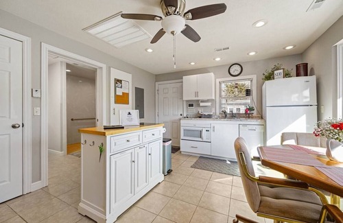 Springfield Cottage | Cozy private, 1 bed/1bath, fully handicapped accessible cottage, near Branson.