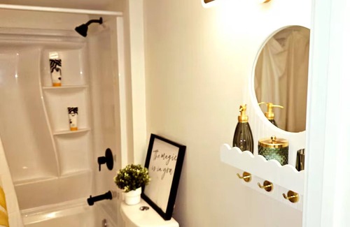 Fort Gary Apartment | Cozy Private Basement Suite| Near Transit & U of M