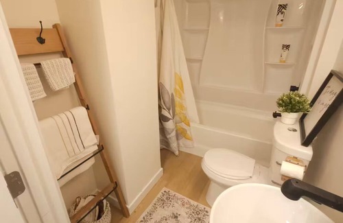 Fort Gary Apartment | Cozy Private Basement Suite| Near Transit & U of M