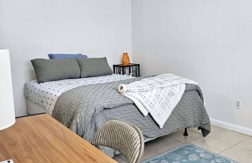 Snug Harbor Apartment | Cozy private bedroom/1bath at a shared apartment in Pompano Beach, WIFI included