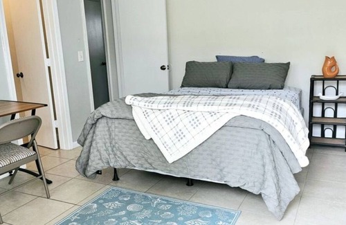 Snug Harbor Apartment | Cozy private bedroom/1bath at a shared apartment in Pompano Beach, WIFI included