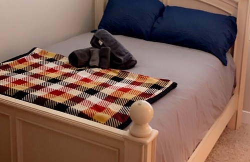 Pocket House | Cozy Private Bedroom