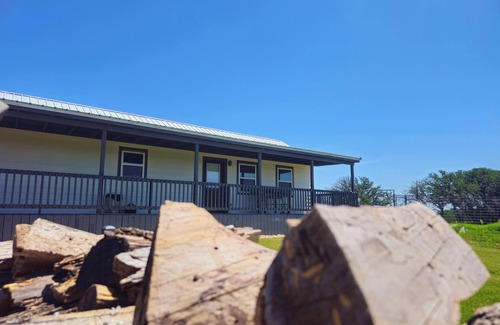 Gatesville Cabin | Cozy private cabin on a 1,000 acre Exotic Wildlife Ranch