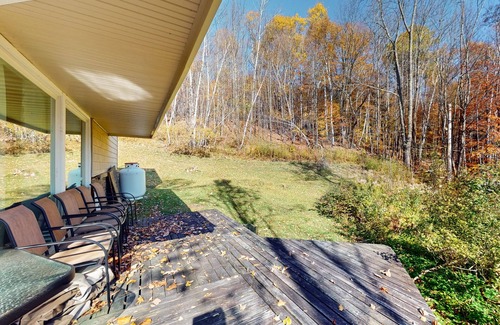 Warren Cabin | Cozy private cabin, wood stove, w/d, TVs, wifi, deck, close to skiing & golfing