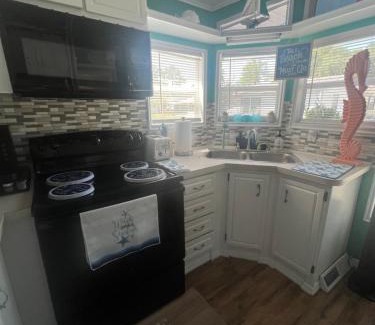Kissimmee Resort | Cozy Private Cottage Only 5 miles from Disney