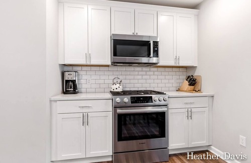 Holland House | Cozy Private Home - 1 Mile From Holland State Park