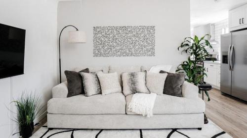 Corridor Apartment | Cozy Private Home, 10-min From DT, Beach & Parks