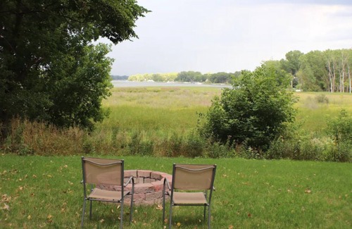 Roseville House | Cozy Private House W/Beautiful View of Lake Owasso!