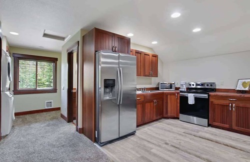 McCall House | Cozy Private McCall Downtown Remodeled Studio