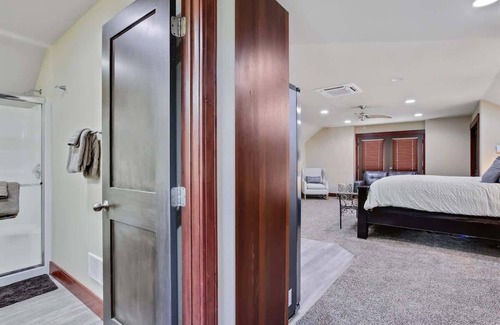 McCall House | Cozy Private McCall Downtown Remodeled Studio