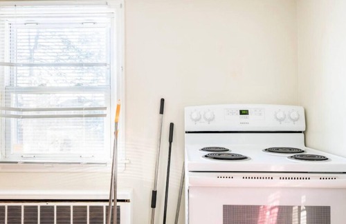 Franklin Square Apartment | Cozy & private rooms, serene neighborhood.JFK 15mins,UBS Arena & NYU Hosp. 8mins