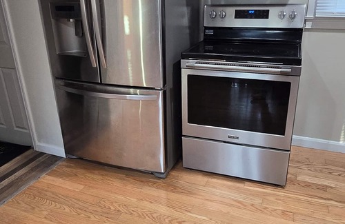 Manassas Park House | Cozy Private Room with Full Bathroom, Wi-Fi, and TV!