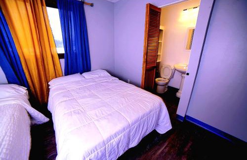 Airport Heights Community Council House | Cozy Private Room With Two Beds