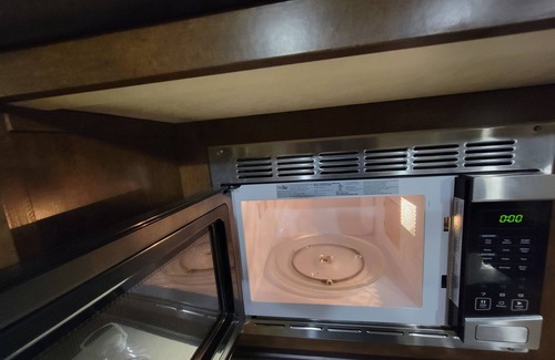 Sherman Oaks House | Cozy Private RV in Sherman Oaks , with Amazing reviews.