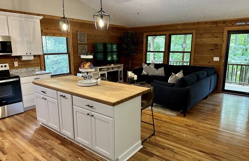 Banner Elk Cabin | Cozy private Sugar Mountain cabin located near Skiing, Hiking and more!