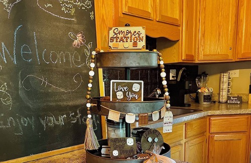 Eastman Cabin | Cozy quaint cabin tucked back in the woods- Secluded, private - couples getaway