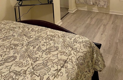 Maxwell Park Apartment | Cozy, Quaint, & Clean! Feels like home!