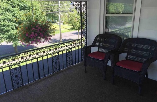 Medina Apartment | Cozy, Quaint, entire 1 Bedroom Apt.
