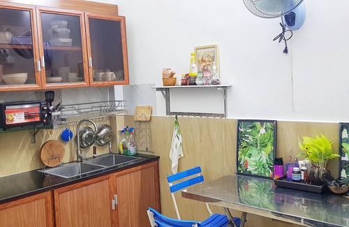 Hai Chau House | Cozy Queen Bedroom & Balcony in friendly Homestay Linterna