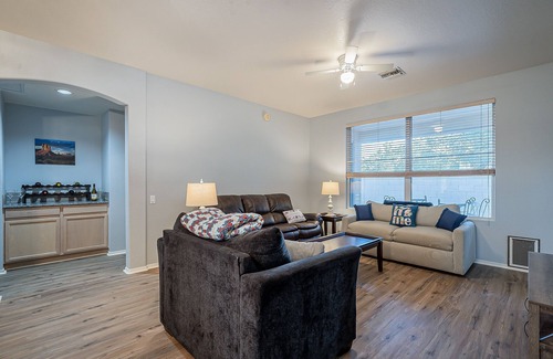 North Ranch House | Cozy Ranch, 1GB WiFi, Heated Pools and Spas and Tennis Courts, Great Location!